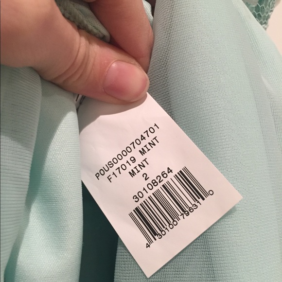 David's Bridal dress F17019 - Picture 1 of 3